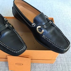 Tod’s Black Leather mocassins/loafers.